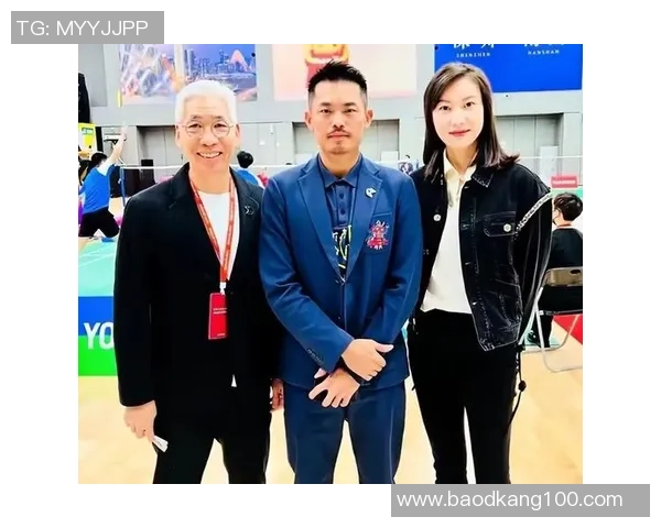 林丹与足球明星同框合影展现运动员友谊与激情的精彩瞬间